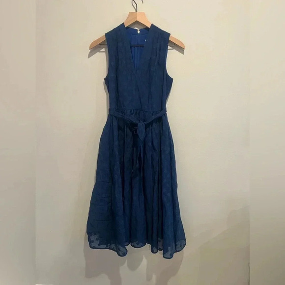 kate spade
burnout dress
Size 2 - Picture 3 of 7